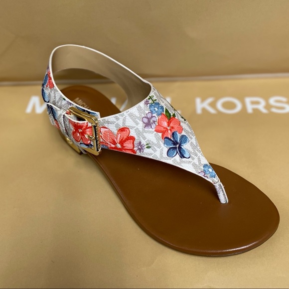Michael Kors - Picture 1 of 5